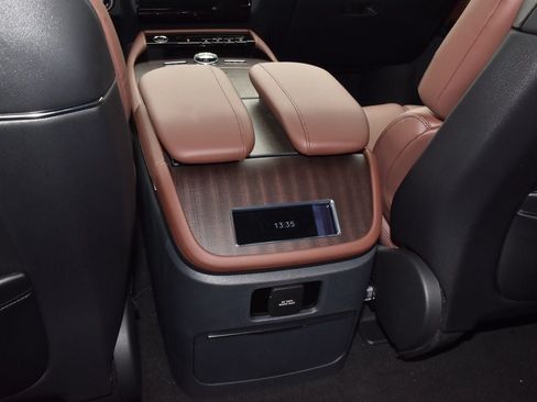 New 2026 Lincoln Navigator Reserve AWD/4WD image 19
