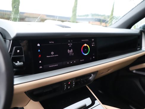 Used 2025 Porsche Cayenne Base image 23