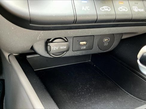 Used 2025 Hyundai Elantra SE FWD image 12