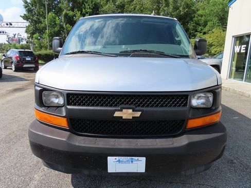 Used 2017 Chevrolet Express 2500 image 9