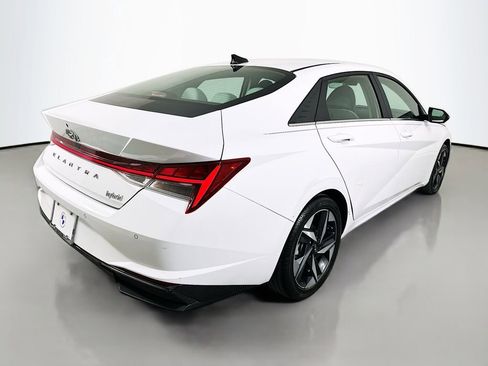 Used 2023 Hyundai Elantra Limited w/ Preferred Accessory Package FWD image 5