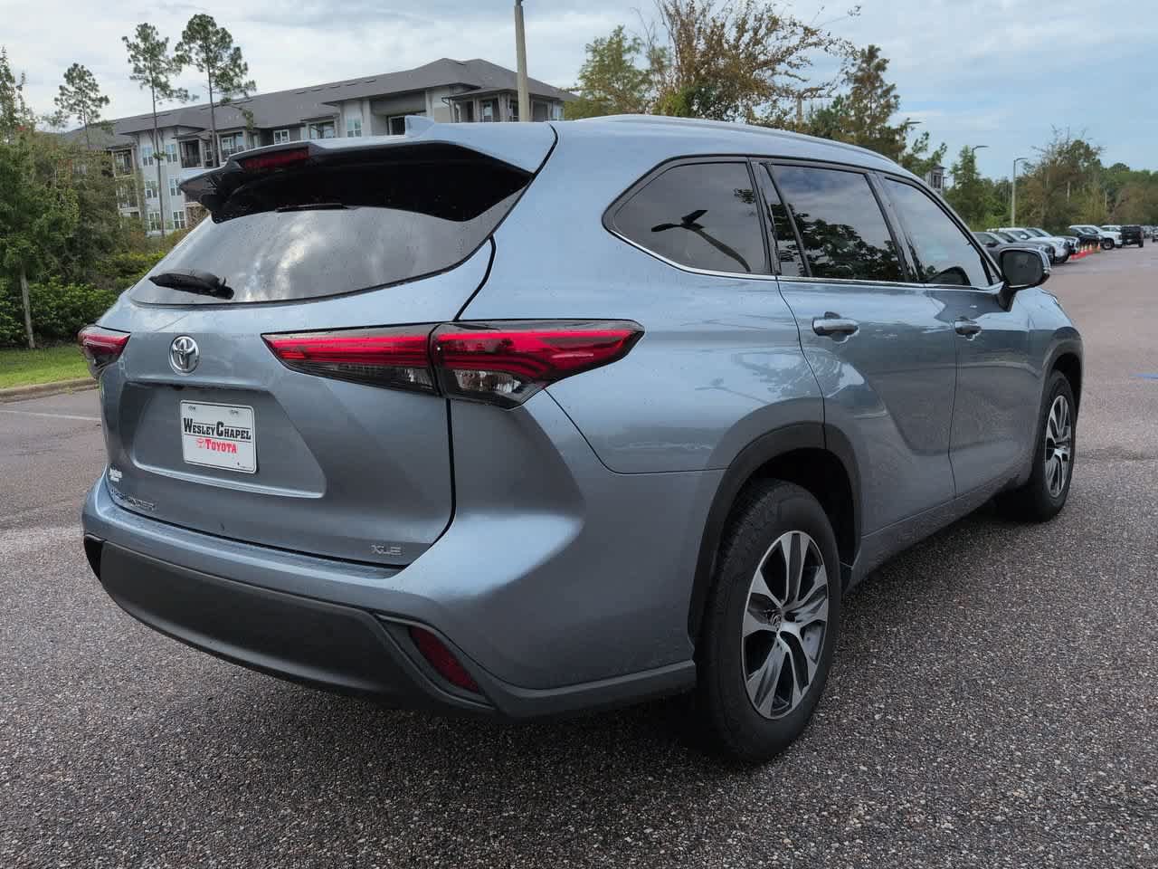 Used 2022 Toyota Highlander XLE FWD image 6