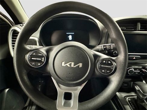 Used 2023 Kia Soul LX w/ LX Technology Package image 11