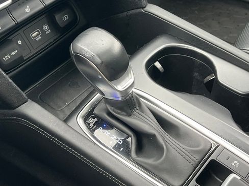 Used 2020 Hyundai Santa Fe Limited image 32