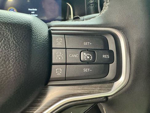 Used 2024 Jeep Wagoneer L Series II w/ Flexible Seating Group RWD image 15