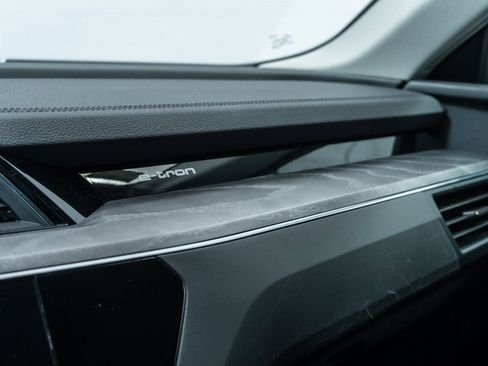 Used 2024 Audi Q8 e-tron Premium image 20