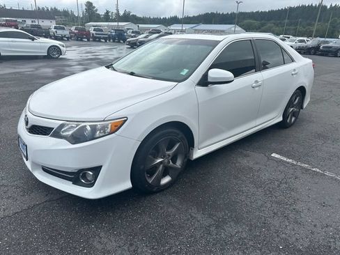 Used 2014 Toyota Camry SE w/ Leather Package FWD image 6