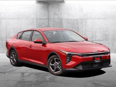 Used 2025 Kia K4 FWD image 2