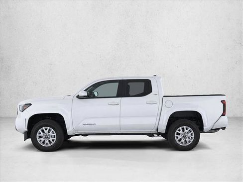 Certified 2025 Toyota Tacoma SR5 AWD/4WD image 4