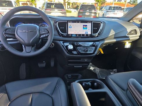 New 2026 Chrysler Pacifica Select w/ S Appearance Package image 11