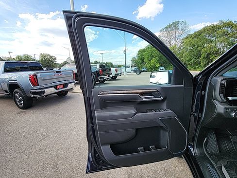 New 2026 GMC Sierra 1500 SLE image 13