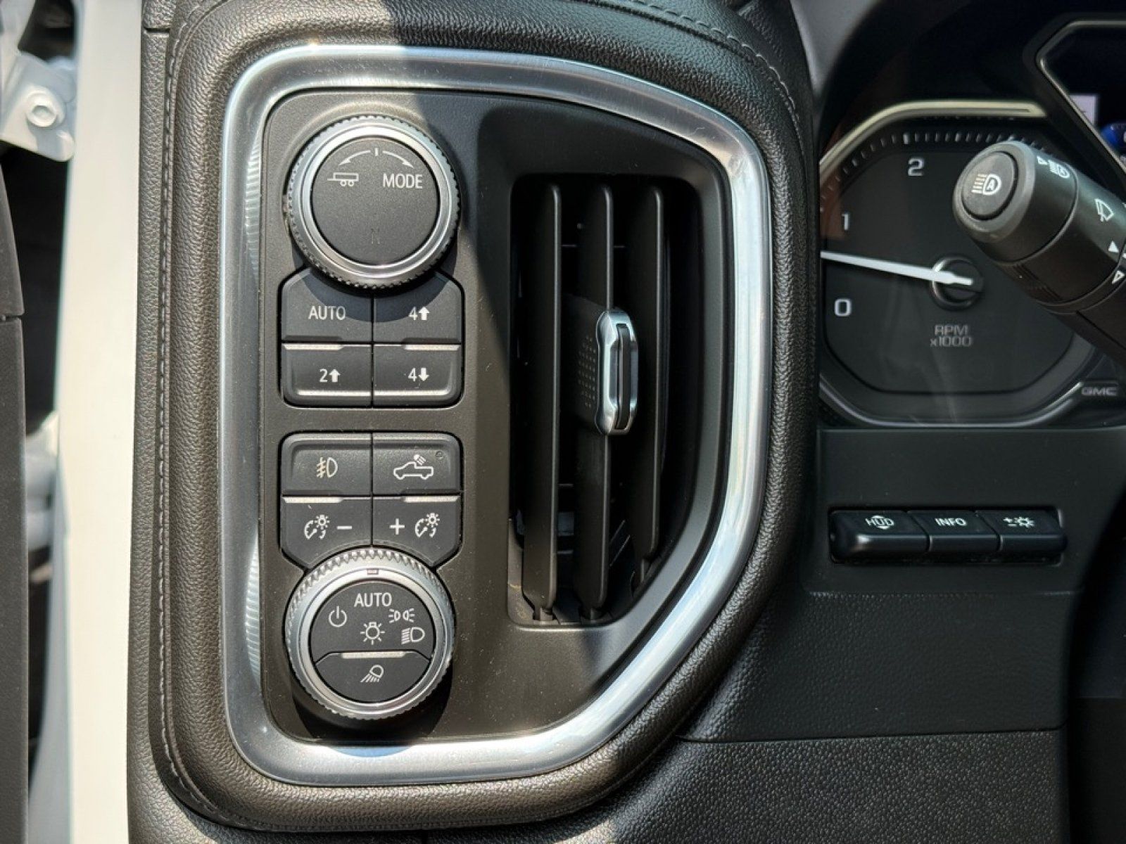 Used 2020 GMC Sierra 3500 Denali w/ Denali Ultimate Package AWD/4WD image 37