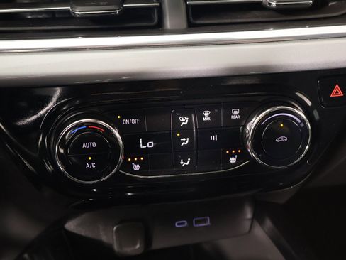 Used 2024 Chevrolet Trax LT w/ LT Convenience Package FWD image 7
