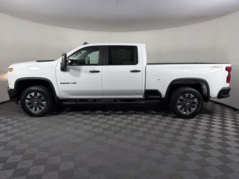 Used 2023 Chevrolet Silverado 2500 Custom w/ Custom Value Package AWD/4WD image 4