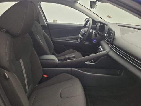 Used 2025 Hyundai Elantra SE FWD image 21