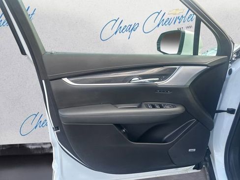 Used 2024 Cadillac XT6 Sport w/ Technology Package image 11