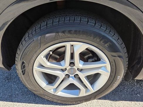 Used 2019 Audi Q5 Premium w/ Convenience Package image 21