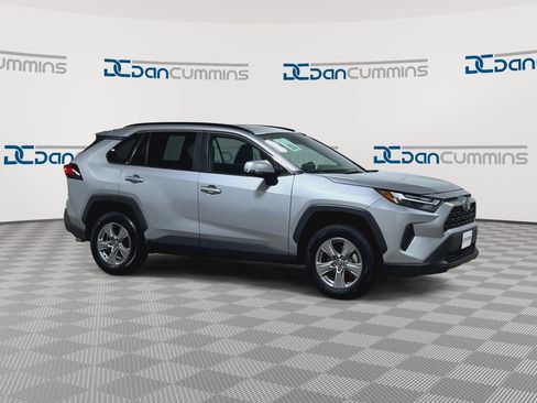 Used 2025 Toyota RAV4 XLE AWD/4WD image 2