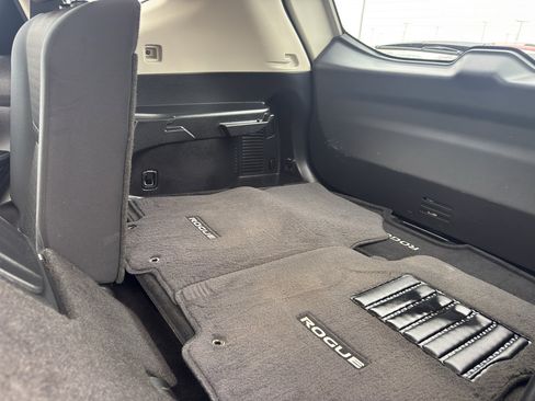 Used 2020 Nissan Rogue SV image 34