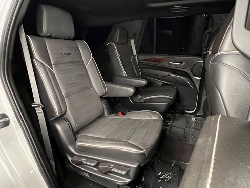 Used 2023 Cadillac Escalade Premium Luxury image 29