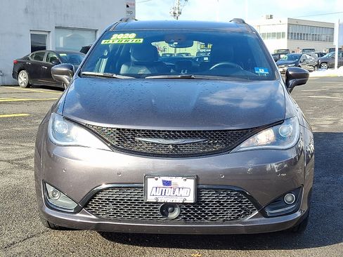 Used 2020 Chrysler Pacifica Touring-L w/ Advanced Safetytec Group image 2