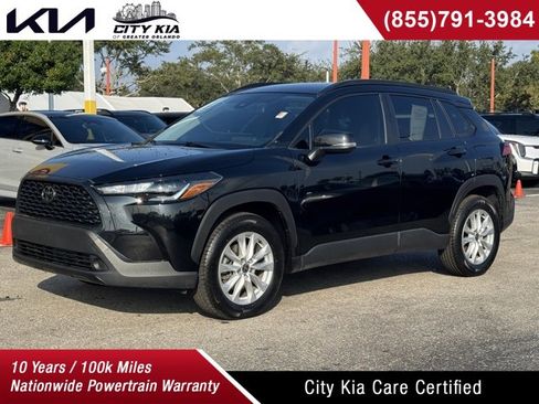 Used 2022 Toyota Corolla Cross LE image 2