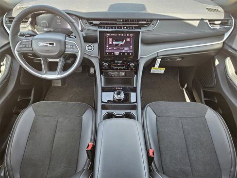 New 2025 Jeep Grand Cherokee Altitude image 25