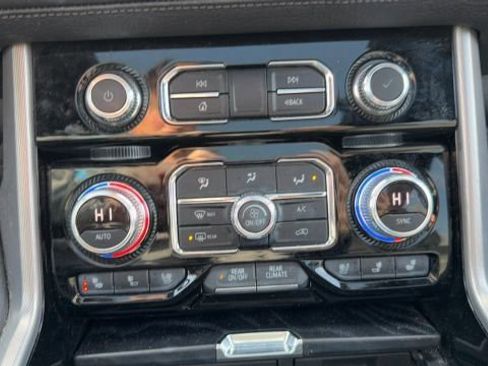 Used 2022 GMC Yukon XL Denali image 14