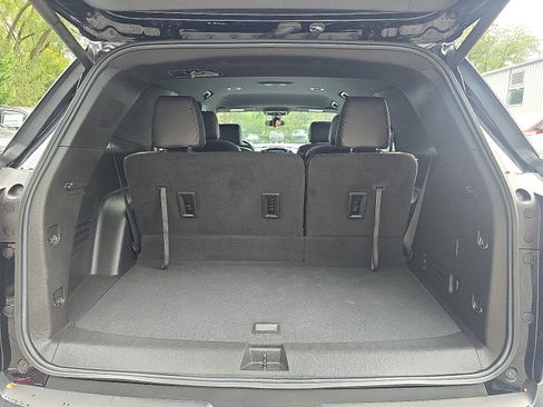 Used 2023 Chevrolet Traverse LT image 28