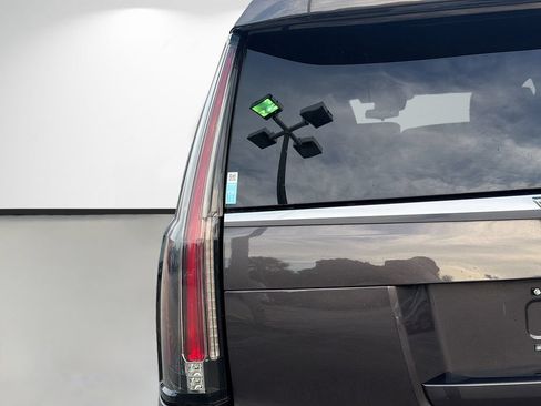 Used 2018 Cadillac Escalade Platinum AWD/4WD image 10