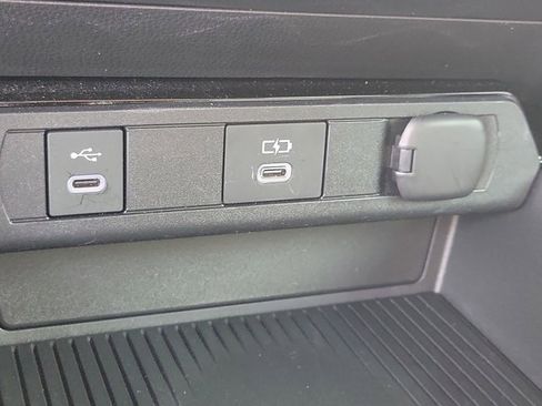 Used 2024 Toyota Prius XLE image 28