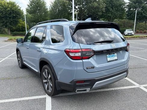 Used 2024 Honda Pilot Touring image 5