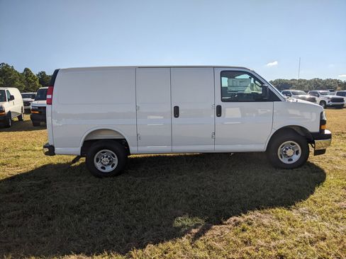 New 2025 Chevrolet Express 2500 w/ Driver Convenience Package image 10