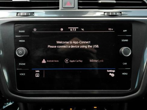 Used 2022 Volkswagen Tiguan SE w/ Panoramic Sunroof Package FWD image 41