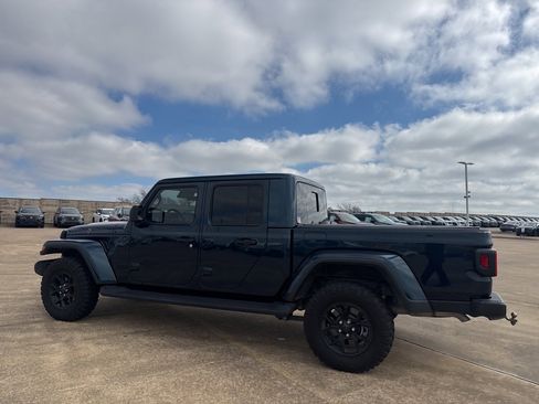 Used 2025 Jeep Gladiator Sport image 13