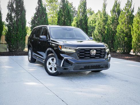 Used 2023 Honda Pilot LX image 2