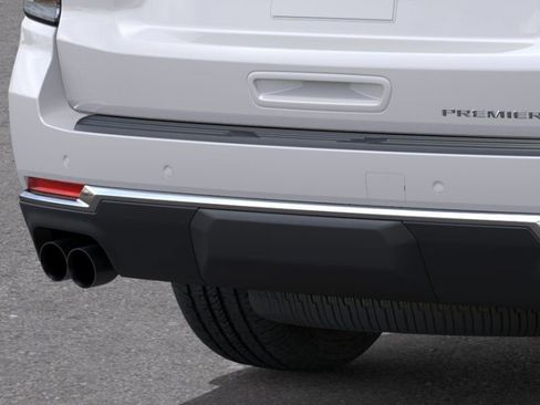 New 2025 Chevrolet Suburban Premier image 14