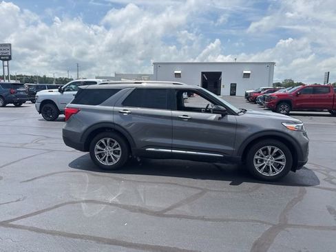 Used 2021 Ford Explorer Limited w/ Equipment Group 301A AWD/4WD image 8