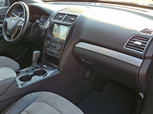 Used 2017 Ford Explorer XLT w/ Equipment Group 202A image 11