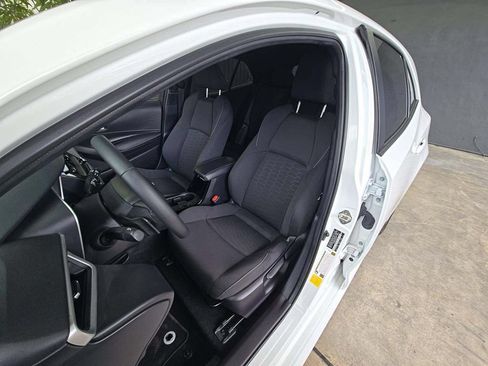 Used 2025 Toyota Corolla SE FWD image 6