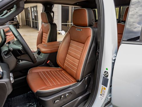 Used 2026 GMC Sierra 3500 Denali Ultimate image 30