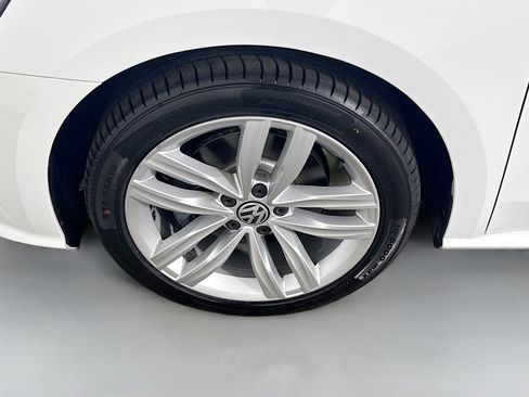 Used 2019 Volkswagen Passat 2.0T Wolfsburg w/ Wheels & Sunroof Package image 38