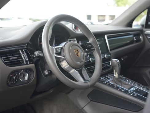 Certified 2021 Porsche Macan AWD/4WD image 4
