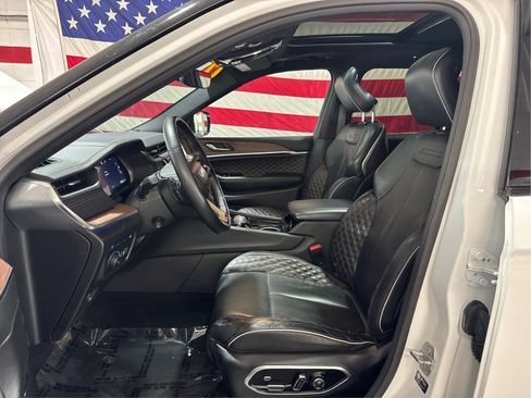Used 2022 Jeep Grand Cherokee Summit AWD/4WD image 9