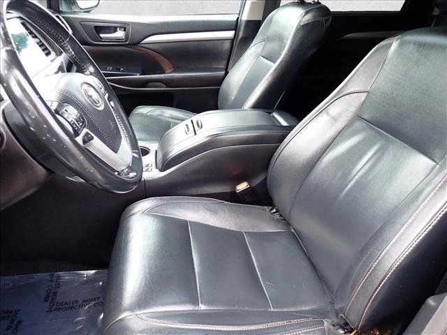 Used 2017 Toyota Highlander XLE AWD/4WD image 14