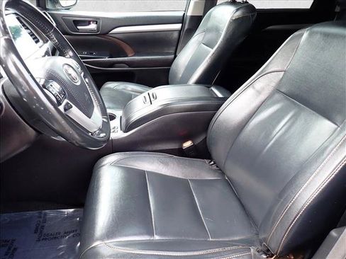 Used 2017 Toyota Highlander XLE AWD/4WD image 14