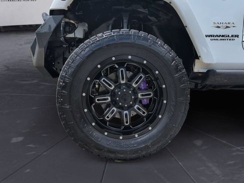 Used 2017 Jeep Wrangler Unlimited Sahara w/ Connectivity Group AWD/4WD image 23