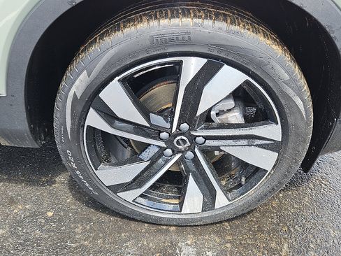 Used 2023 Volvo XC40 B5 Plus w/ Protection Package Premier AWD/4WD image 8