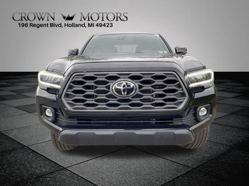 Used 2023 Toyota Tacoma TRD Off-Road w/ Technology Package AWD/4WD image 4