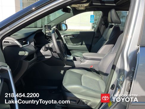 Used 2025 Toyota RAV4 XSE w/ Advanced Technology Package AWD/4WD image 25